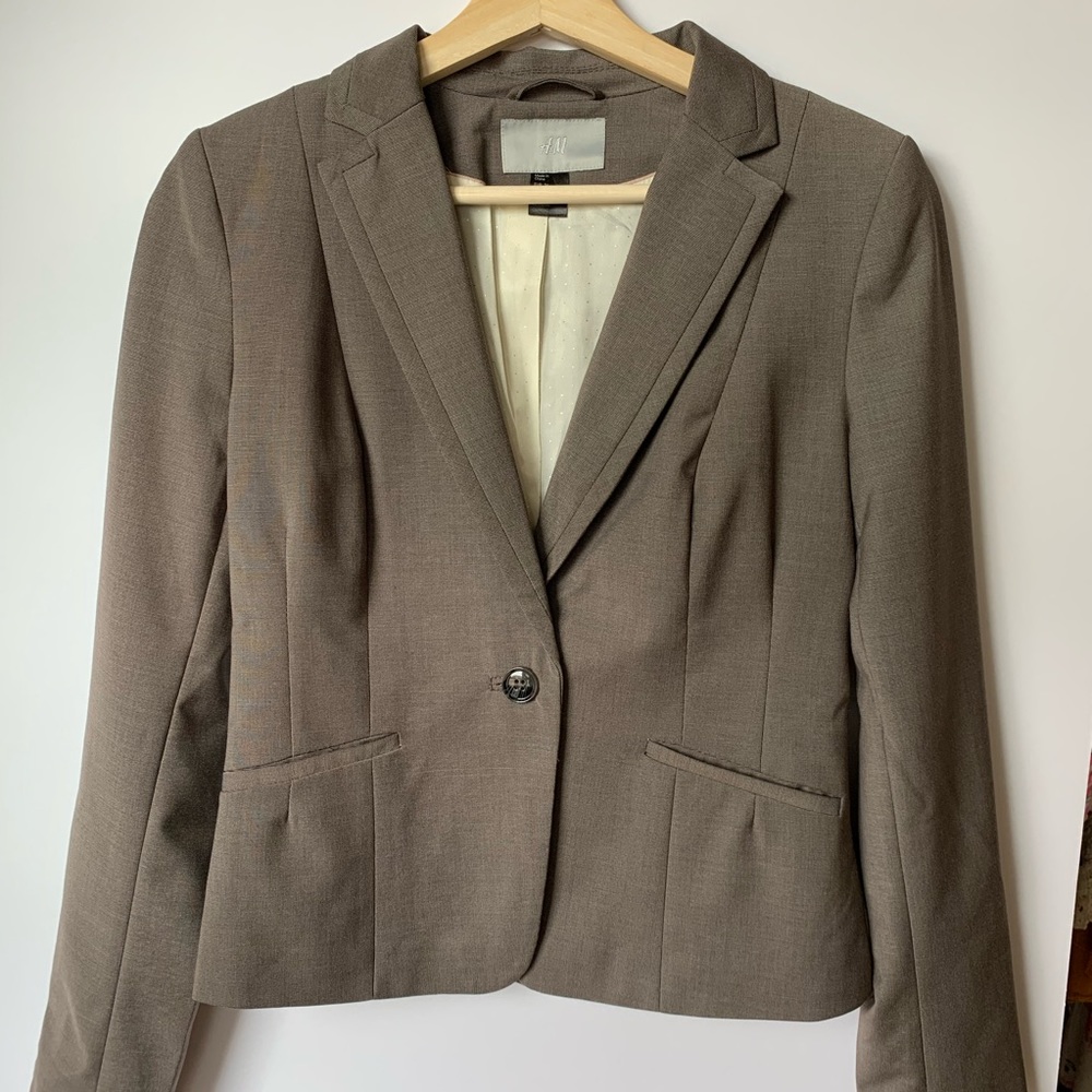 H&M Woman’s Fitted Blazer in Size 6
